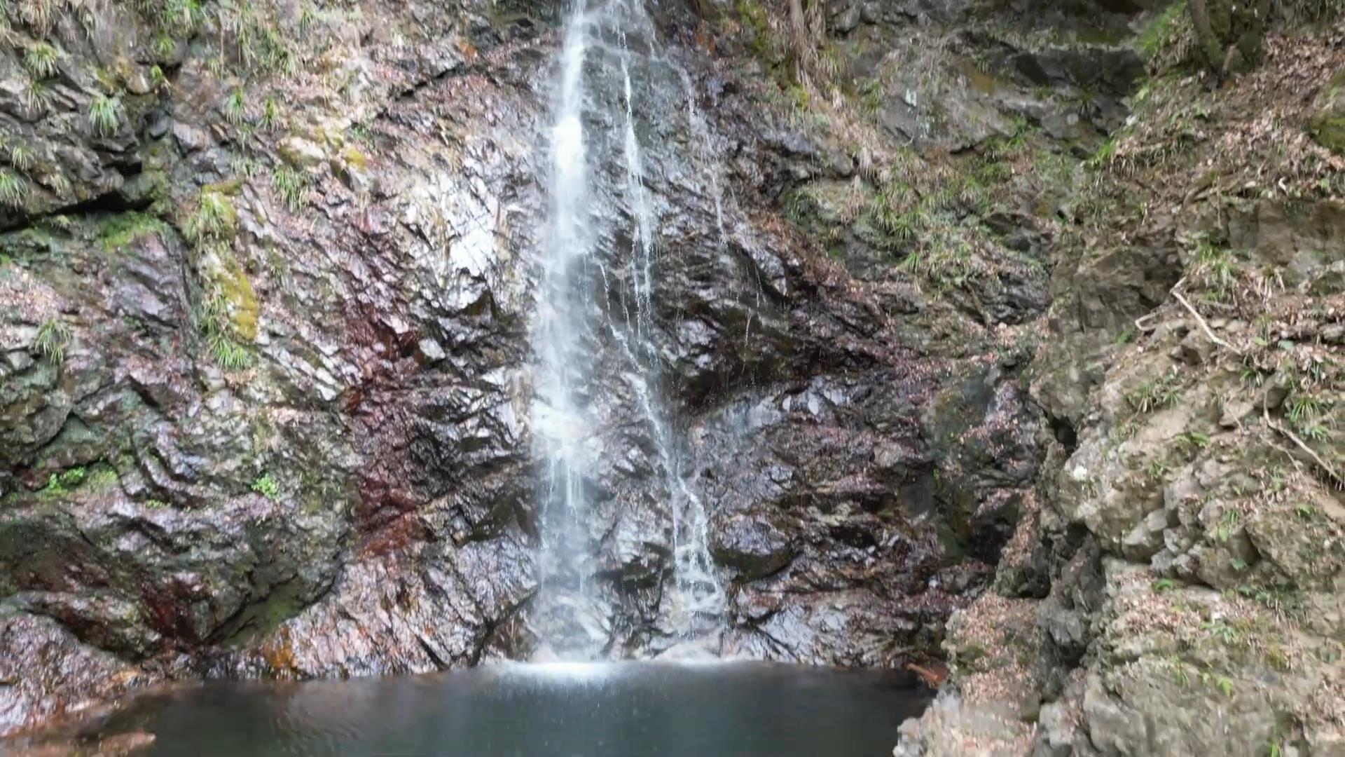 東京都桧原村「払沢の滝」ドローン映像