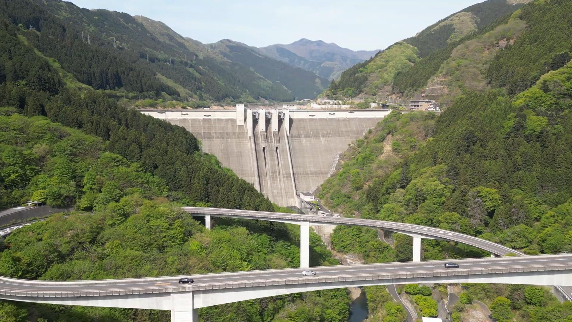 ドローン映像 奥秩父もみじ湖【滝沢ダム＆ループ橋】Drone footage of the dam and loop bridge