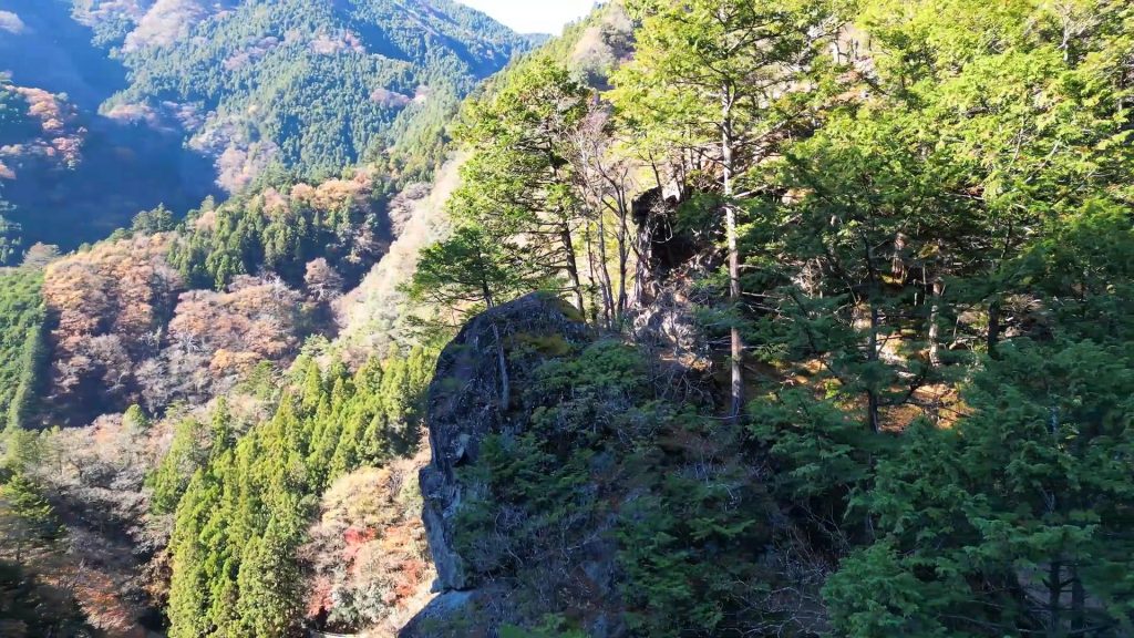 ドローンによる神戸岩頂上動画