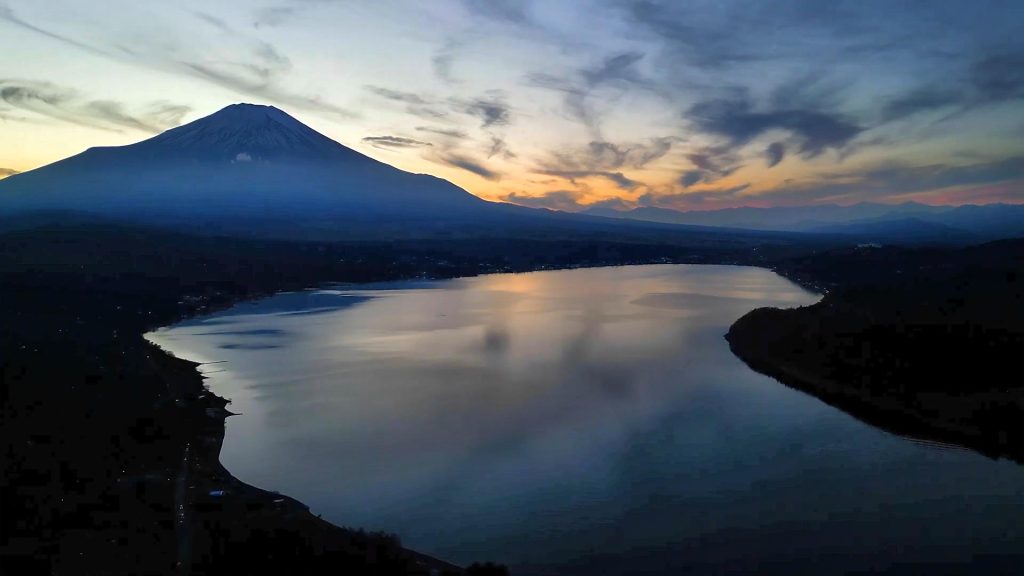 夕焼け富士山と山中湖