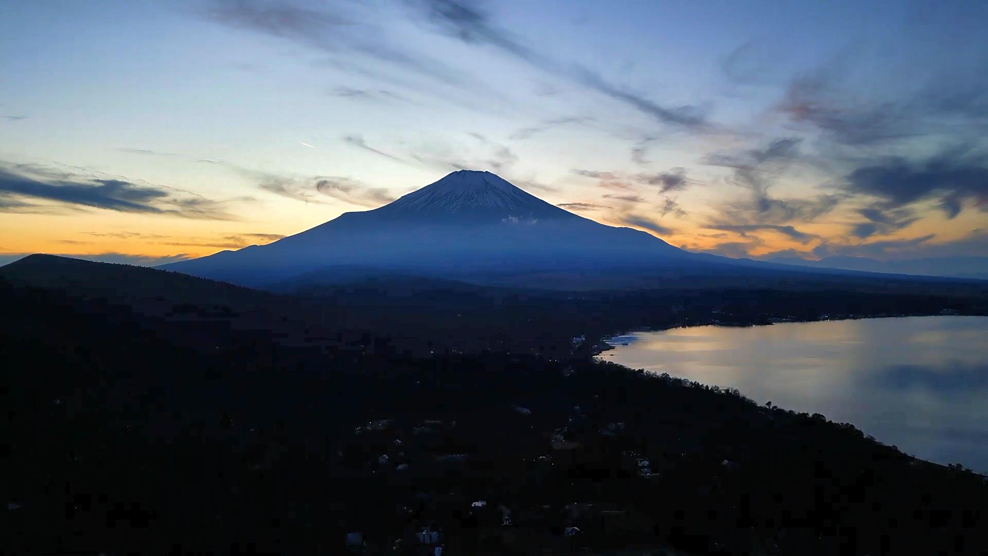 2024年新年明けの夕焼け富士山と山中湖ドローン映像