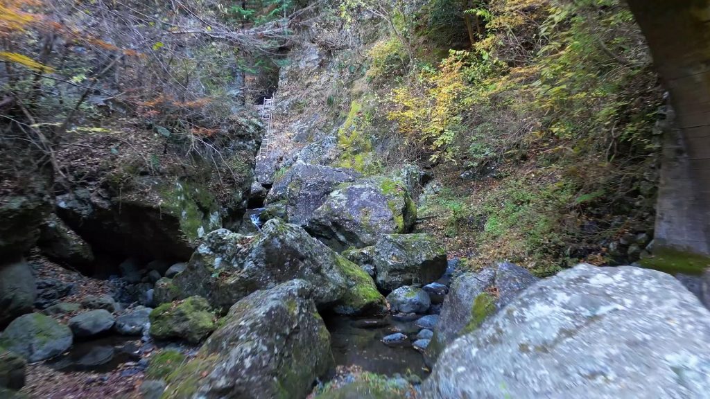 神戸岩への入り口