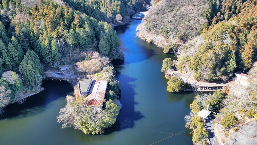 埼玉県毛呂山町「鎌北湖」西方面