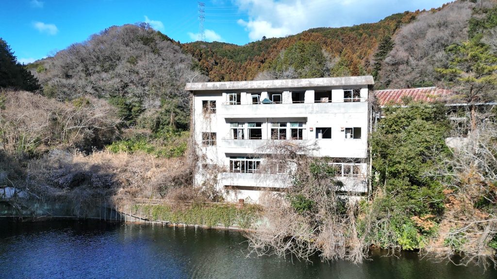 鎌北湖廃墟ホテル「山水荘」
